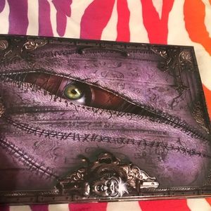 Contour/eyeshadow palette🖤